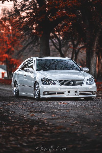 2004 Toyota Crown Athlete (RHD).jpg